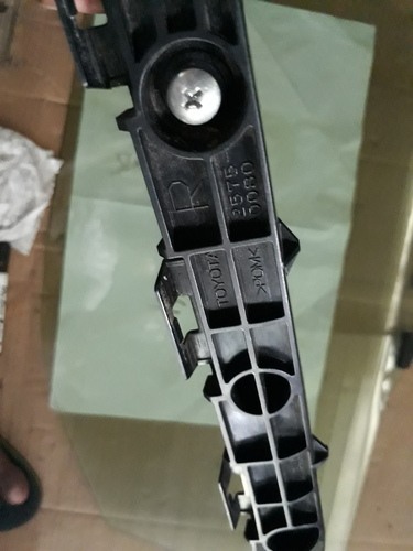 Toyota Premio NZT260 retainer - RHS