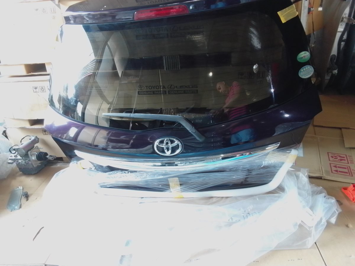 Toyota Vitz KSP130 Complete Dicky Door