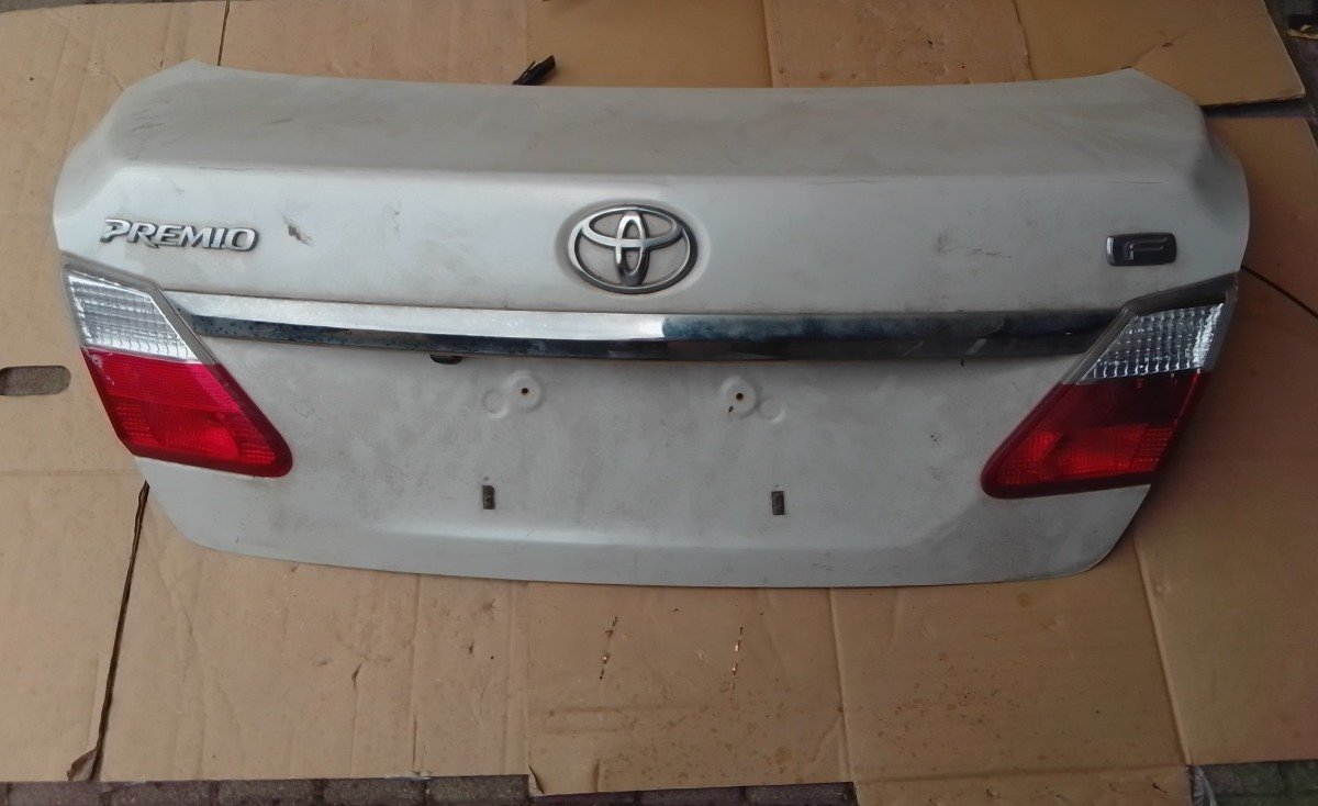Toyota Premio NZT260 Dicky Door