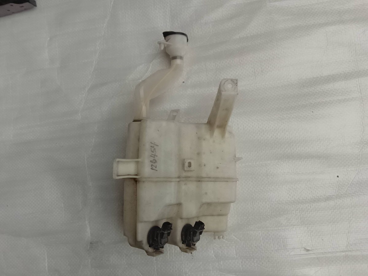 Toyota Prius ZVW30 Windshield/Wiper Washer Fluid Reservoir Tank
