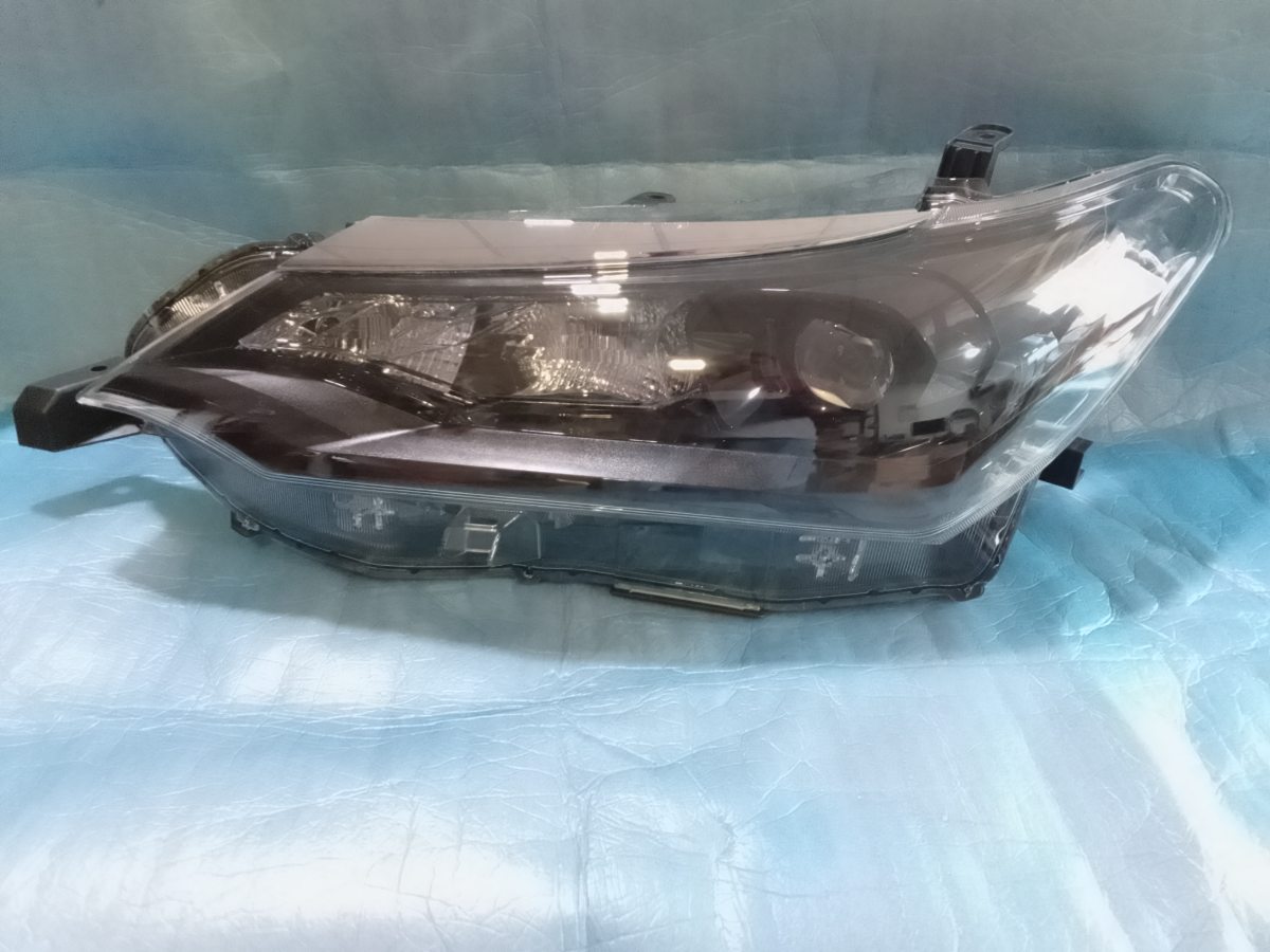 Toyota Corolla Axio NKE165 Headlamp LHS - Koito 12-657
