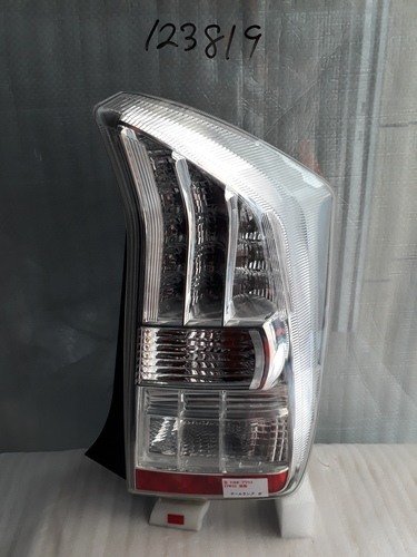 Toyota Prius ZVW30 RHS Tail Lamp with tail light bracket