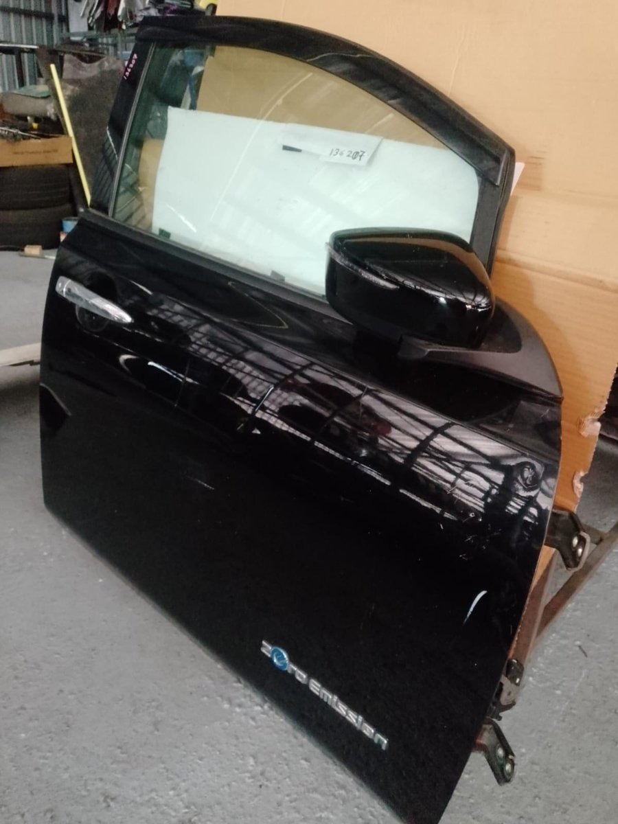 Nissan Leaf ZE1 Complet Front RHS Side Door with Side Mirror