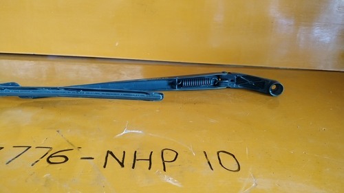 Toyota Aqua NHP10 Wiper Arm with blade