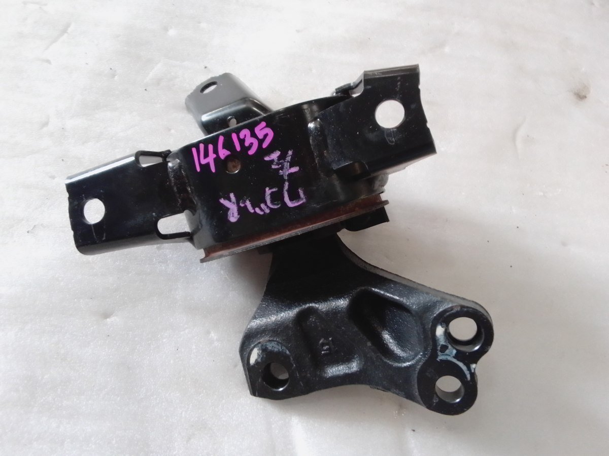 Suzuki Wagon R MH55S Gearbox Mount