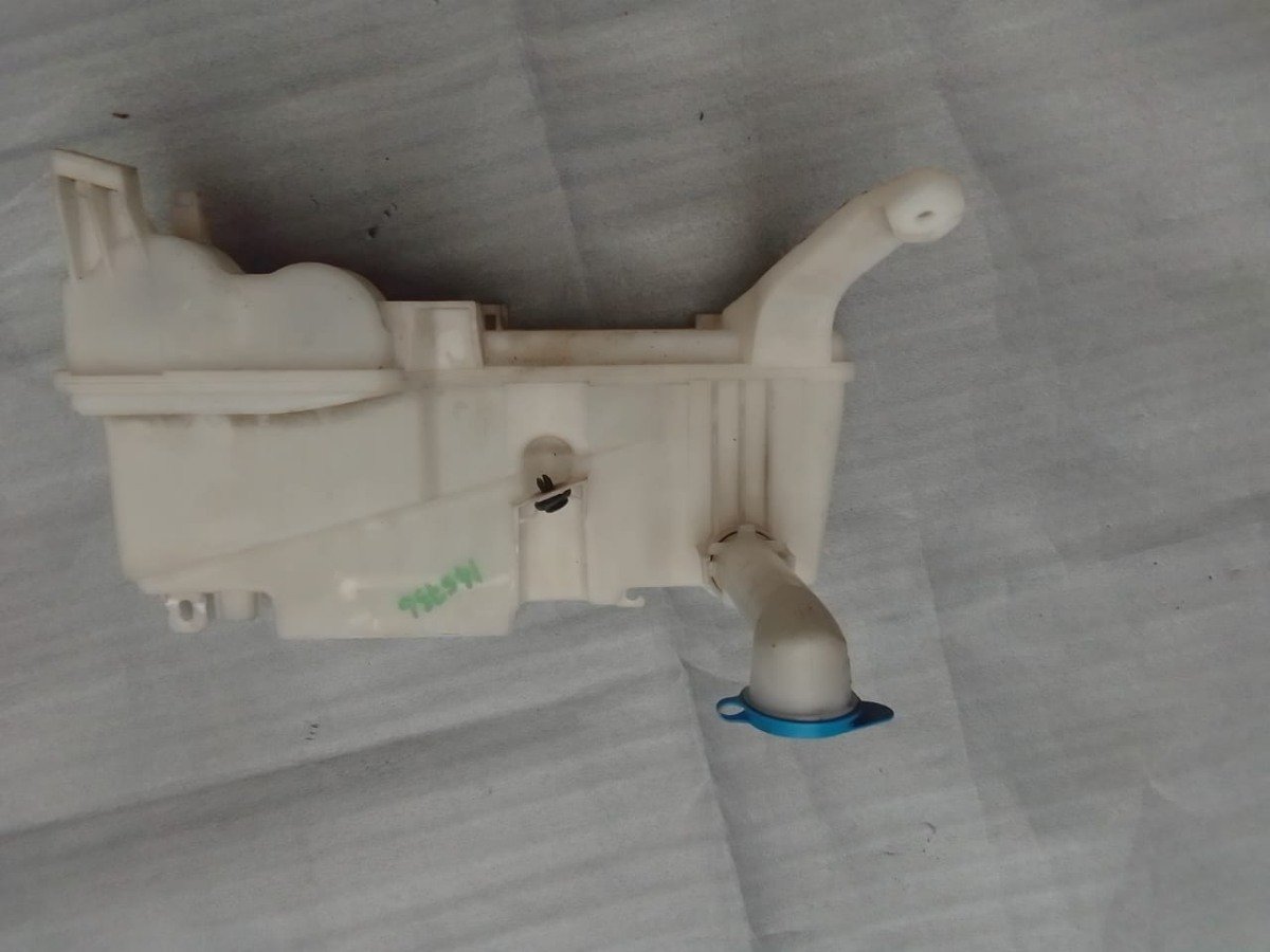 Suzuki Wagon R MH55S wiper washer fluide bottle