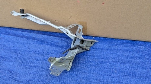 Toyota Axio NKE165 Head Lamp Frame LHS