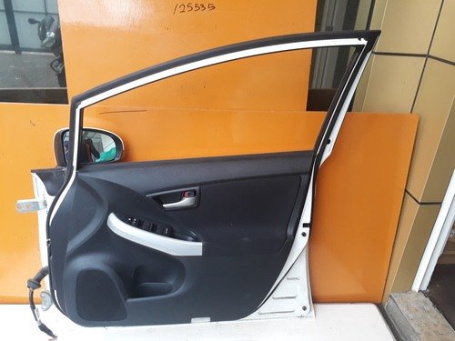 Toyota Prius ZVW30 RHS Complete Front Door With Side Mirror