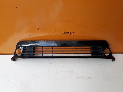 Toyota Prius ZVW30 Lower Grill
