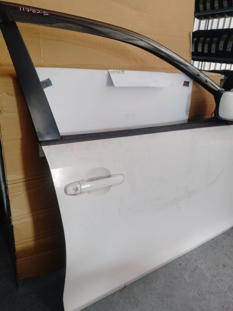 Toyota Allion NZT240 RHS Front Door With Side Mirror