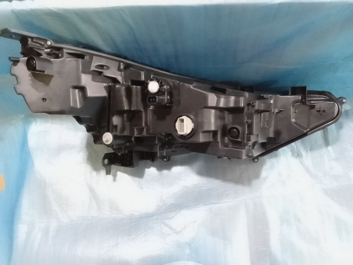 Honda Vezel RV5 Headlamp LHS -J8