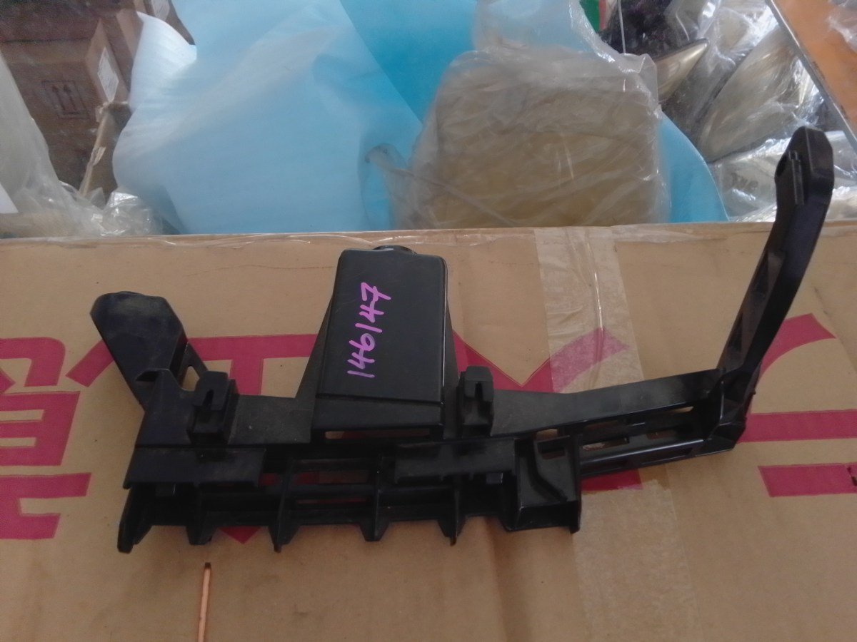 Suzuki Wagon R MH55S Tail Light Bracket RHS