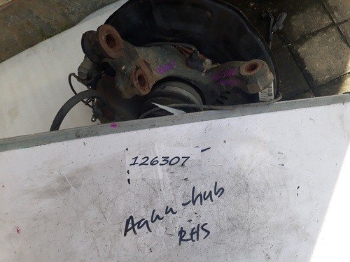 Toyota Aqua NHP10 RHS Hub