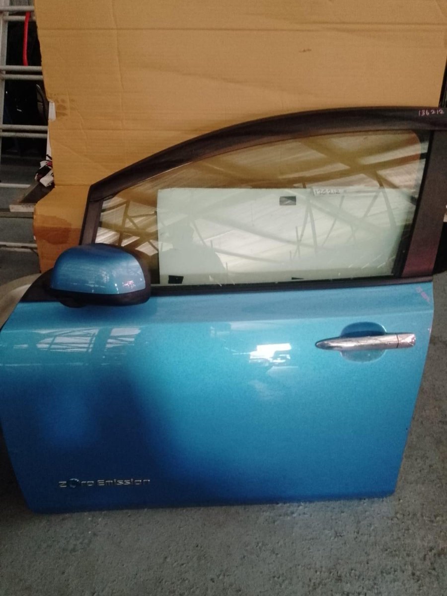 Nissan Leaf ZE0 Complet Front LHS Side Door with Side Mirror