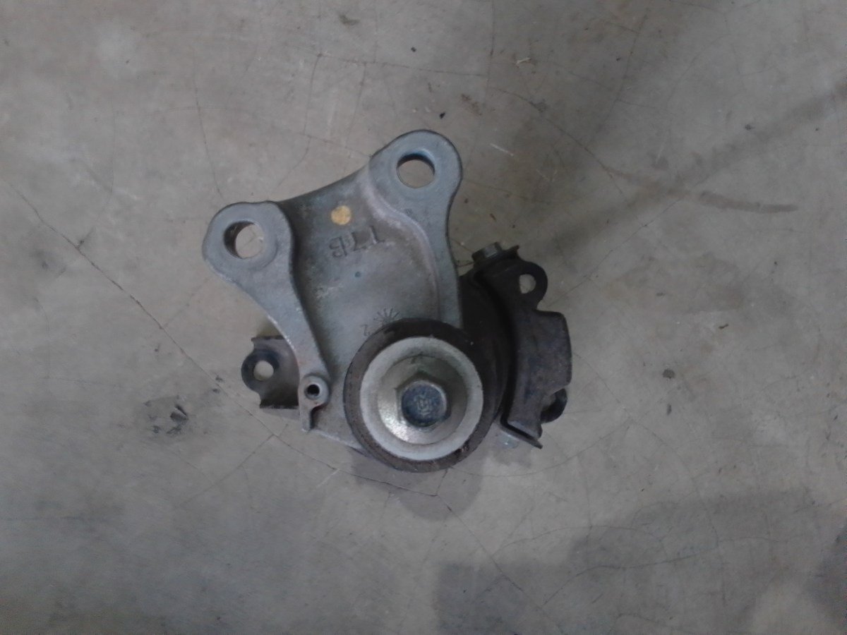 Honda Vezel RU3 Engine Mount