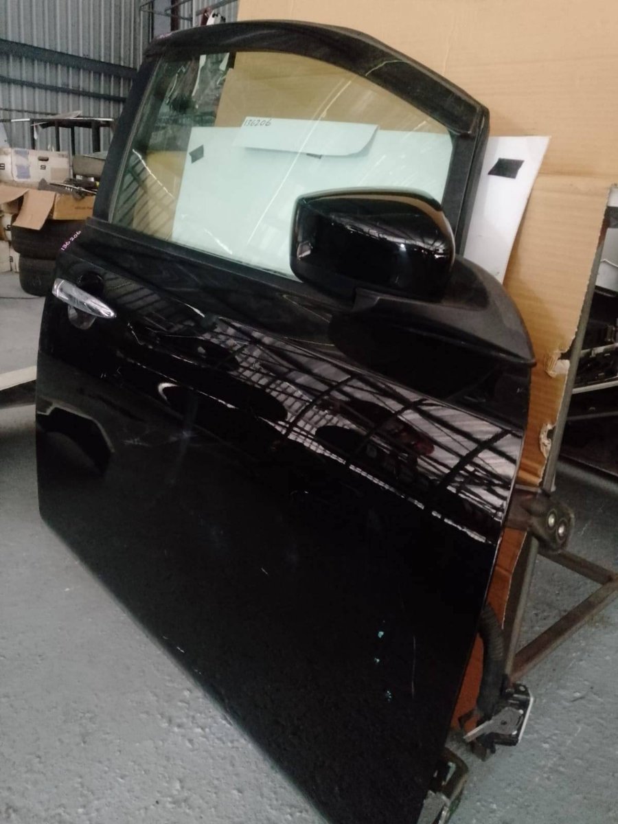 Nissan Leaf AZE0 Complet Front RHS Side Door with Side Mirror