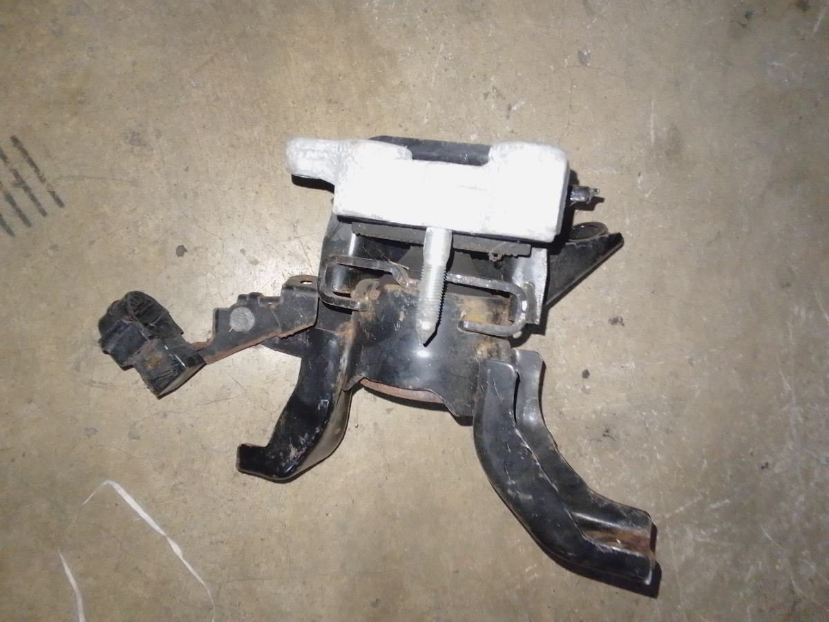 Toyota Prius Gear Box Mount