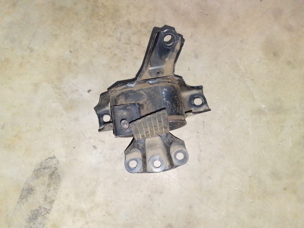 Toyota Gear box mount/Strut Mount/rod mount