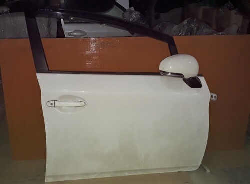 Toyota Prius ZVW30 RHS Front Door With Side Mirror