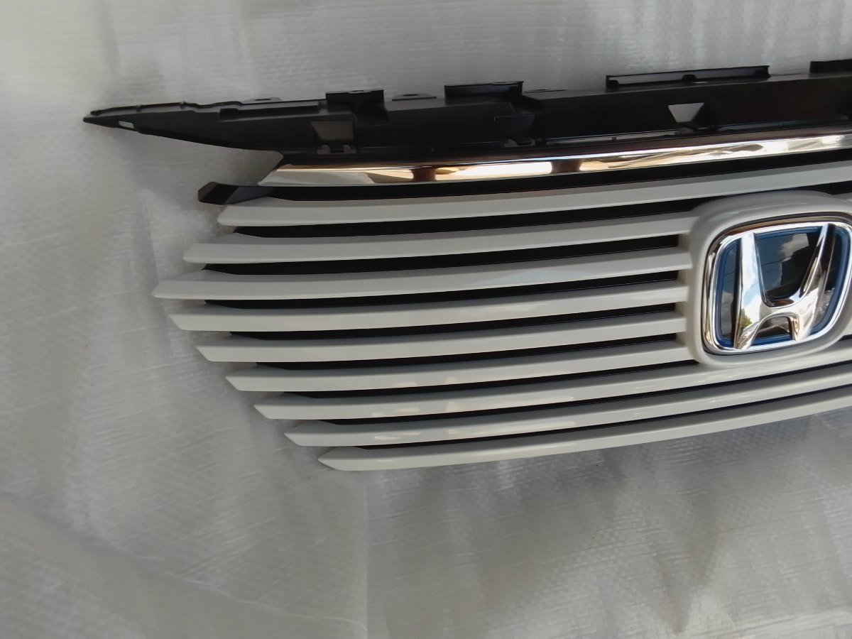 Honda Vezel RV5 Shell (Radiator Grill)
