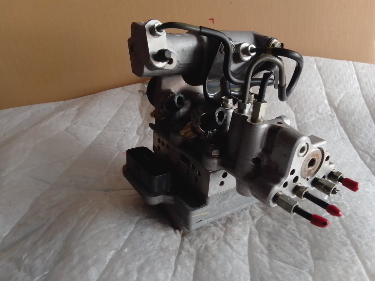 Toyota Voxy CB Abs Actuator 2014