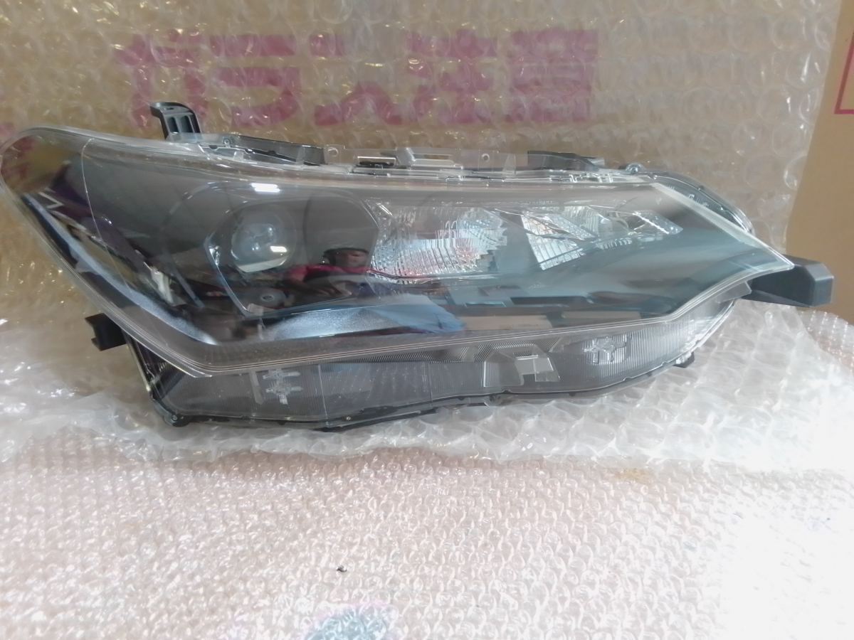Toyota Corolla Axio NKE165 Headlamp RHS - Koito 12-657