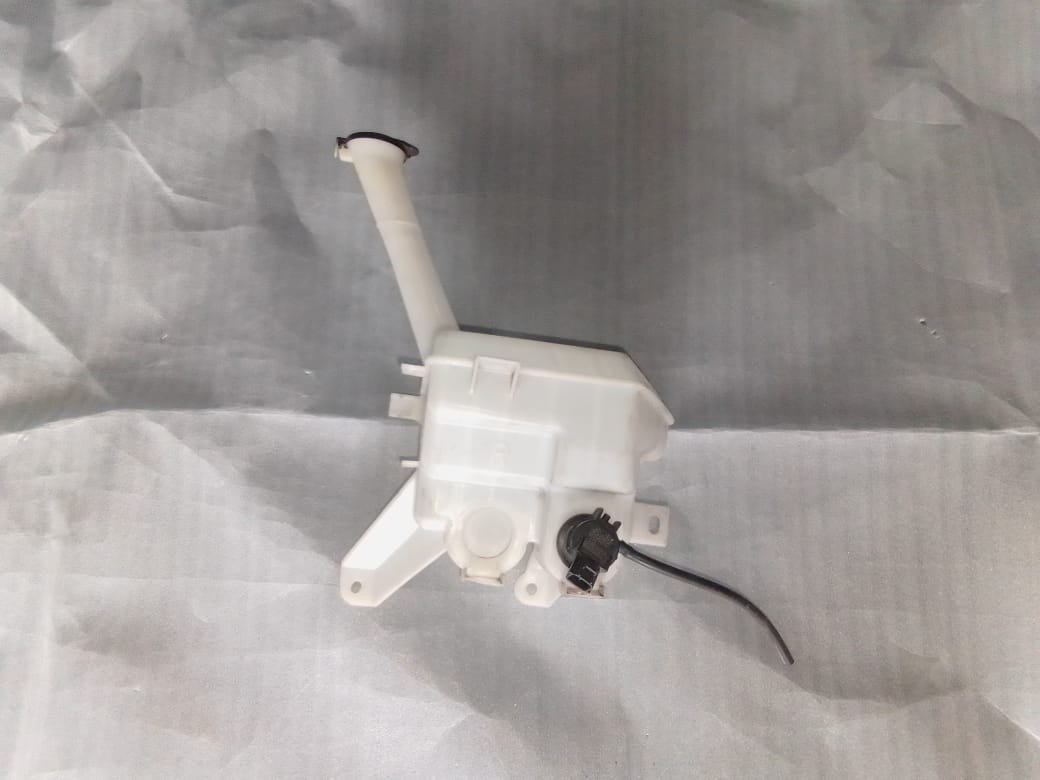 TOYOTA Sienta NSP170G Windshield Washer Tank