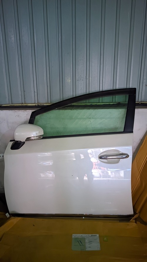 Toyota Prius ZVW30 Front LHS Door Complete With Side Mirror