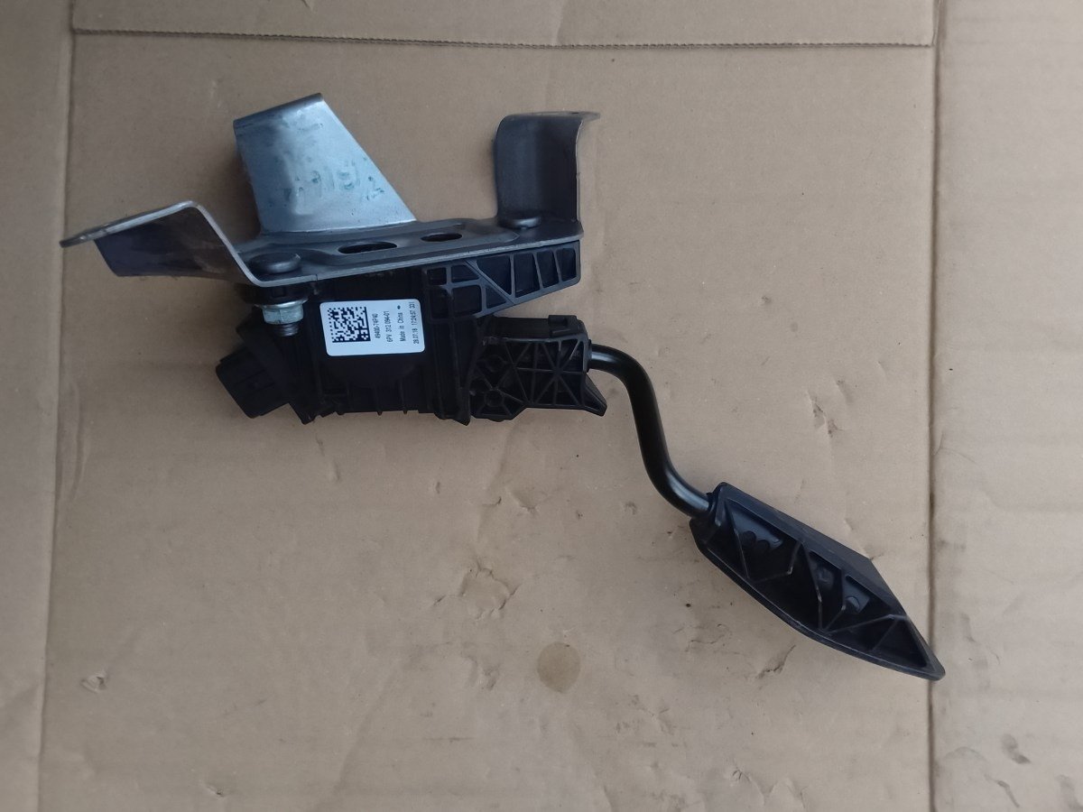 Suzuki Wagon R MH55S Driver Accelerator Pedal