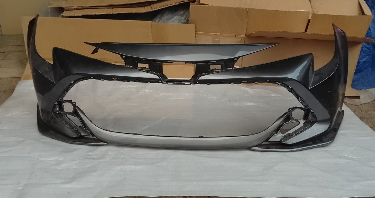 Toyota Corolla ZWE211H Front Bumper Panel