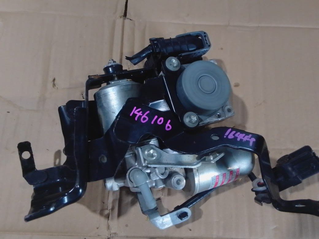 Toyota Prius ZVW51 ABS Control Module