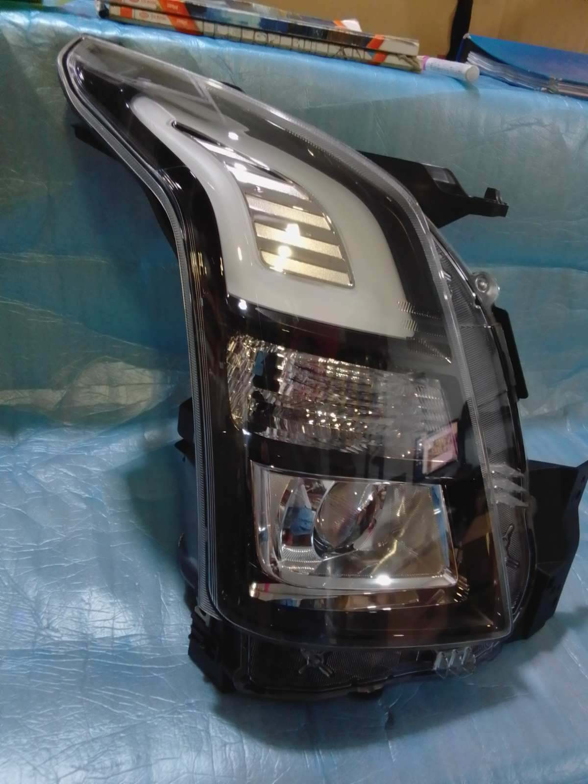 Suzuki Wagon R MH55S Stingray Headlamp RHS