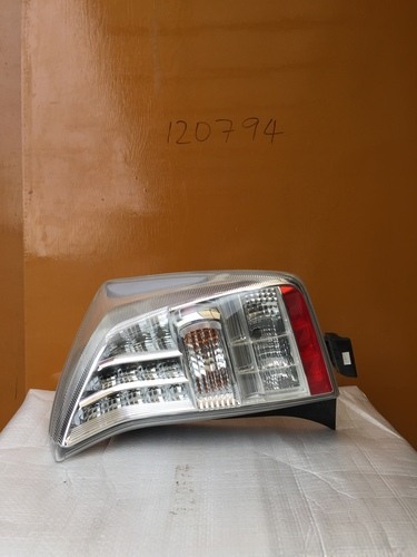 Toyota Prius ZVW30 RHS Tail Lamp with bracket
