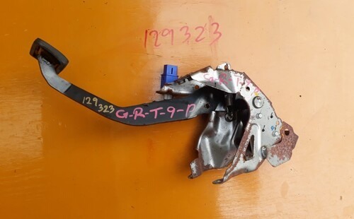 Honda Grace GM4 brake Pedal