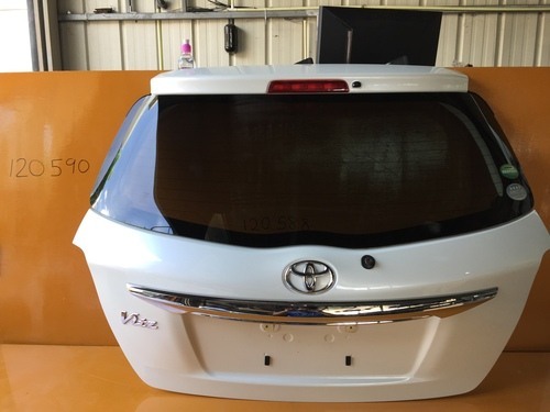 Toyota Vitz KSP130 Dicky Door With glass and long garnish