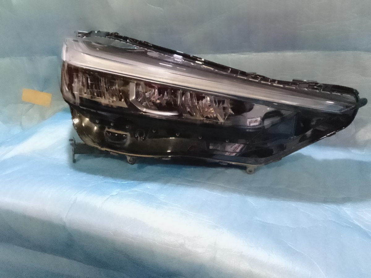 Honda Vezel RV5 Headlamp RHS - J3