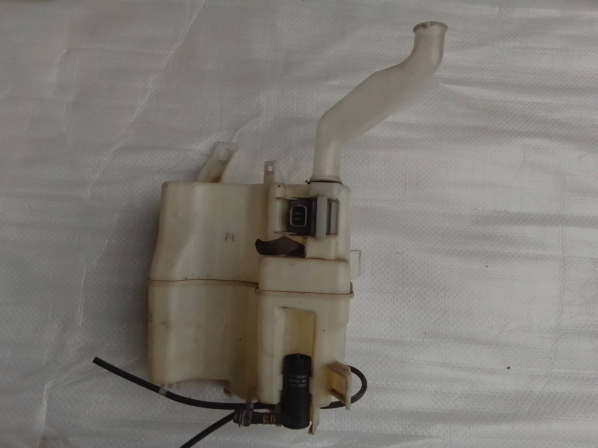 Toyota Prius ZVW30 Windshield/Wiper Washer Fluid Reservoir Tank