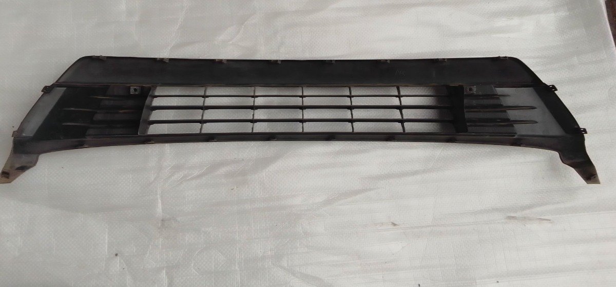 Toyota Prius ZVW30 Front Bumper Lower Grill