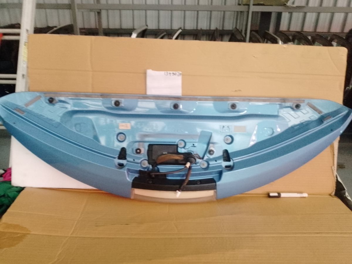 Nissan Leaf ZE0 Tailgate Spoiler