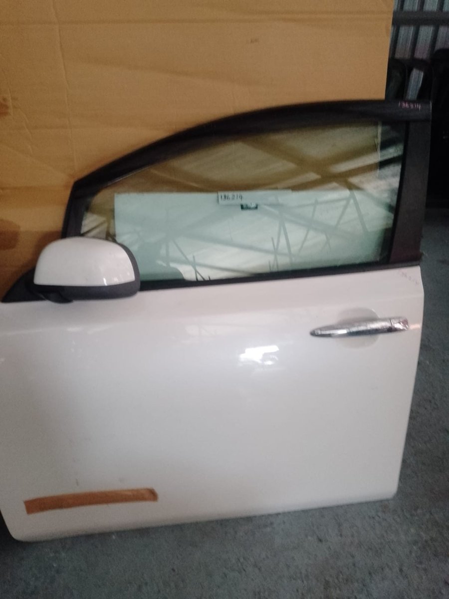 Nissan Leaf ZE0 Complet Front LHS Side Door with Side Mirror